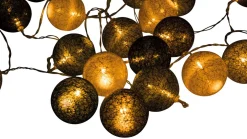 Alpha Lichterkette mit Baumwollkugeln